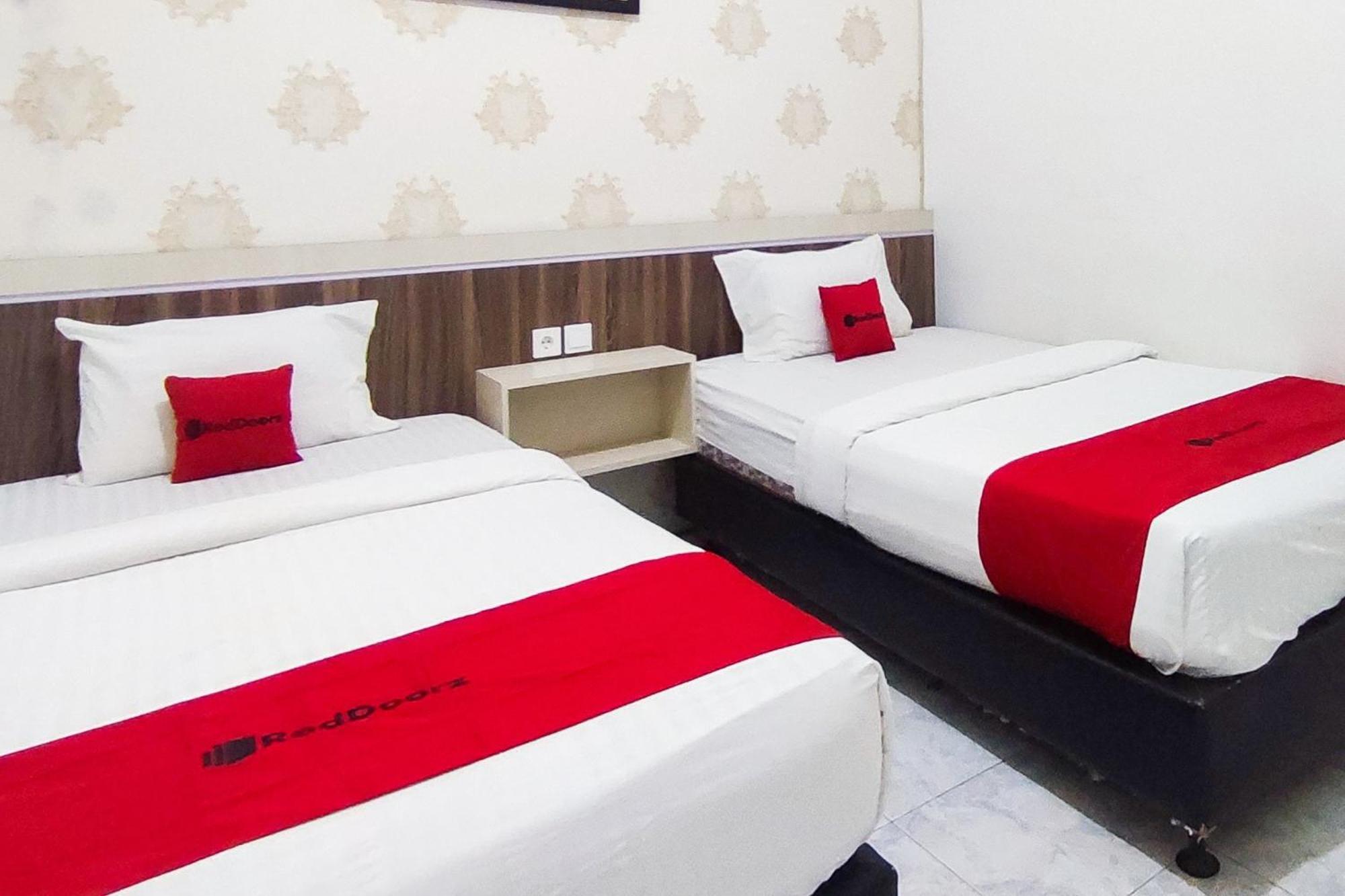 Reddoorz Syariah At Penginapan Eby Padang Dış mekan fotoğraf