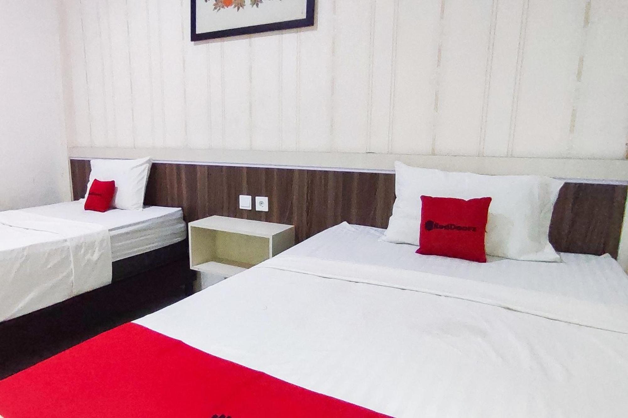 Reddoorz Syariah At Penginapan Eby Padang Dış mekan fotoğraf