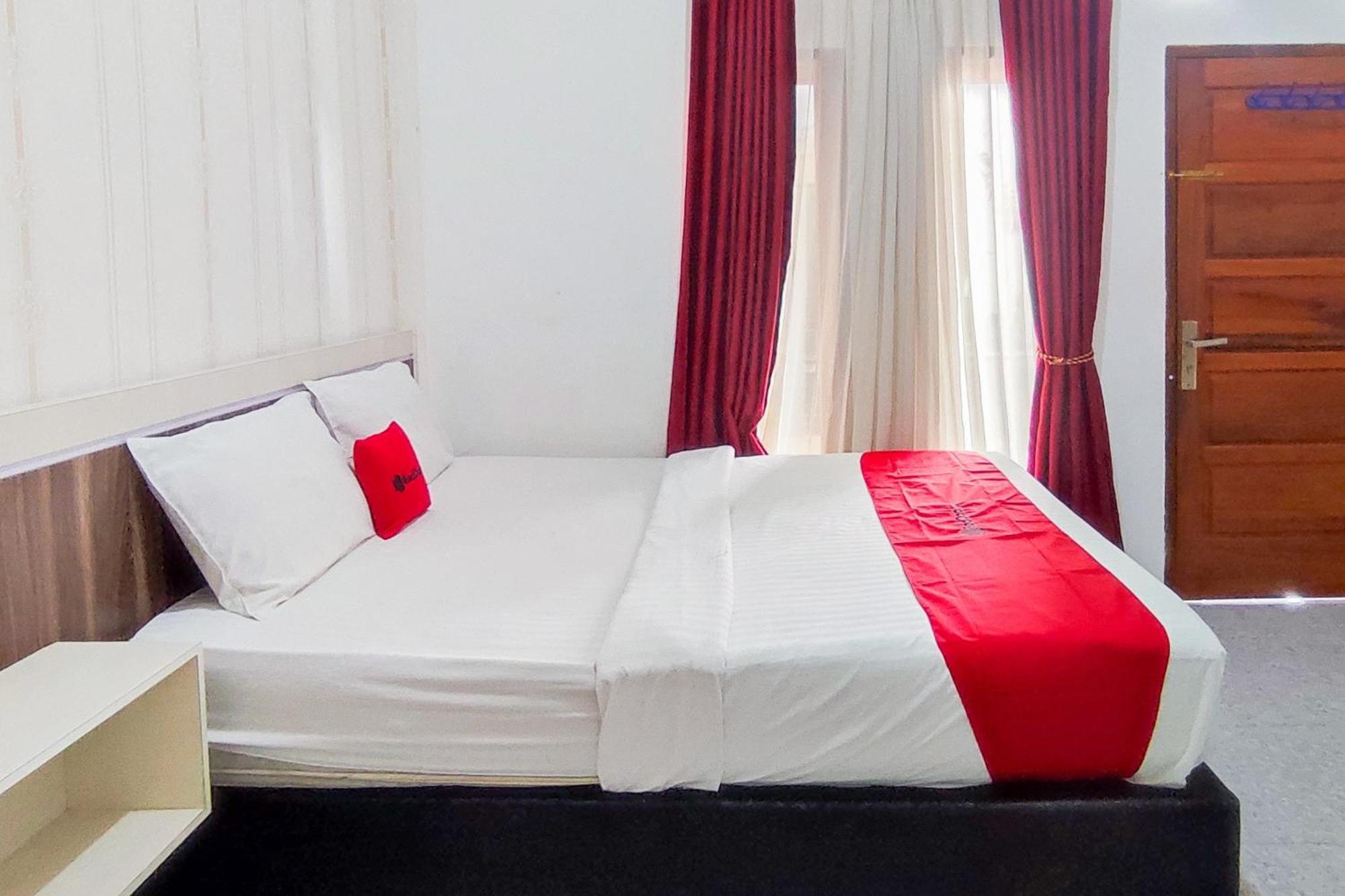 Reddoorz Syariah At Penginapan Eby Padang Dış mekan fotoğraf
