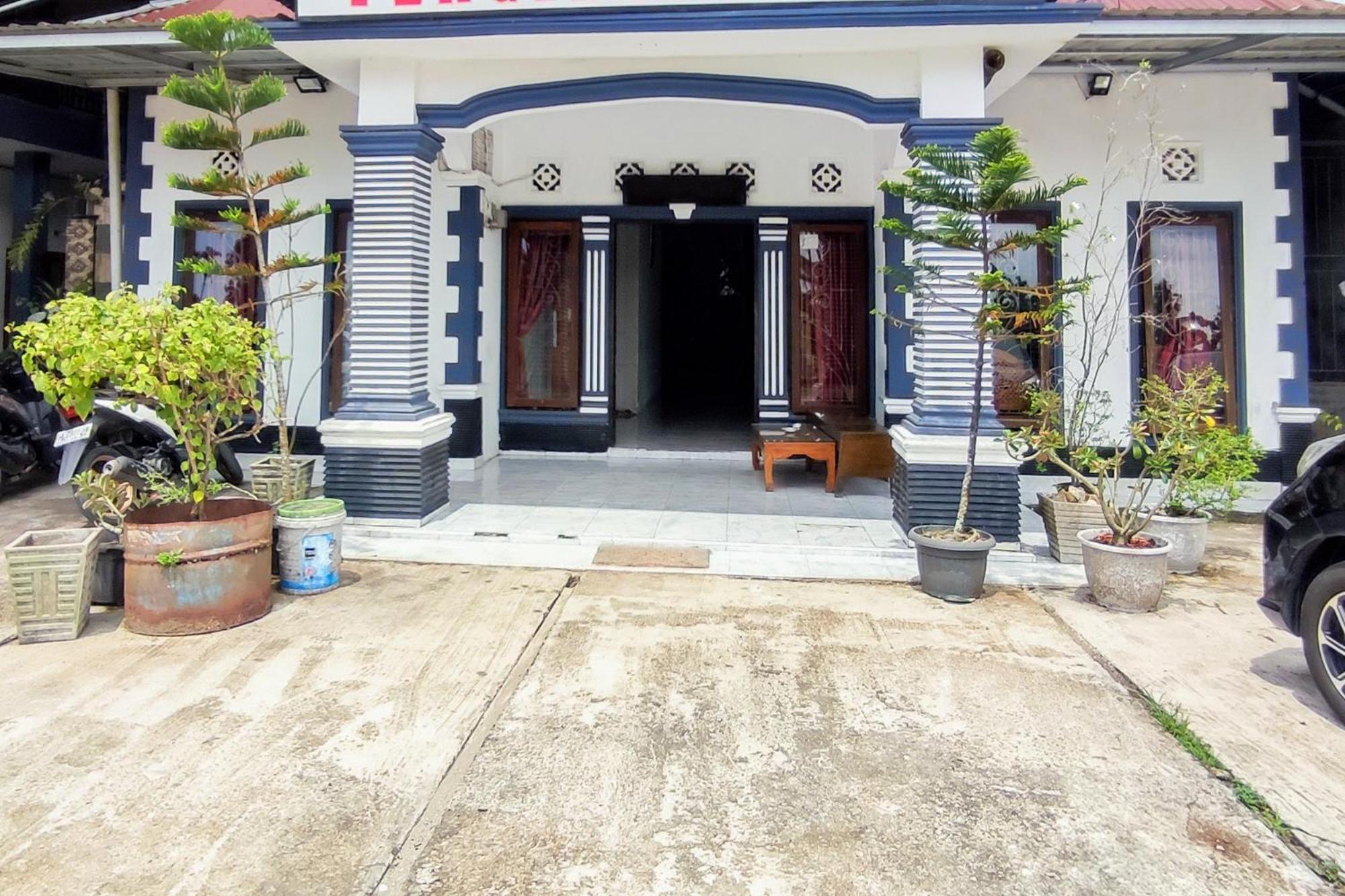Reddoorz Syariah At Penginapan Eby Padang Dış mekan fotoğraf